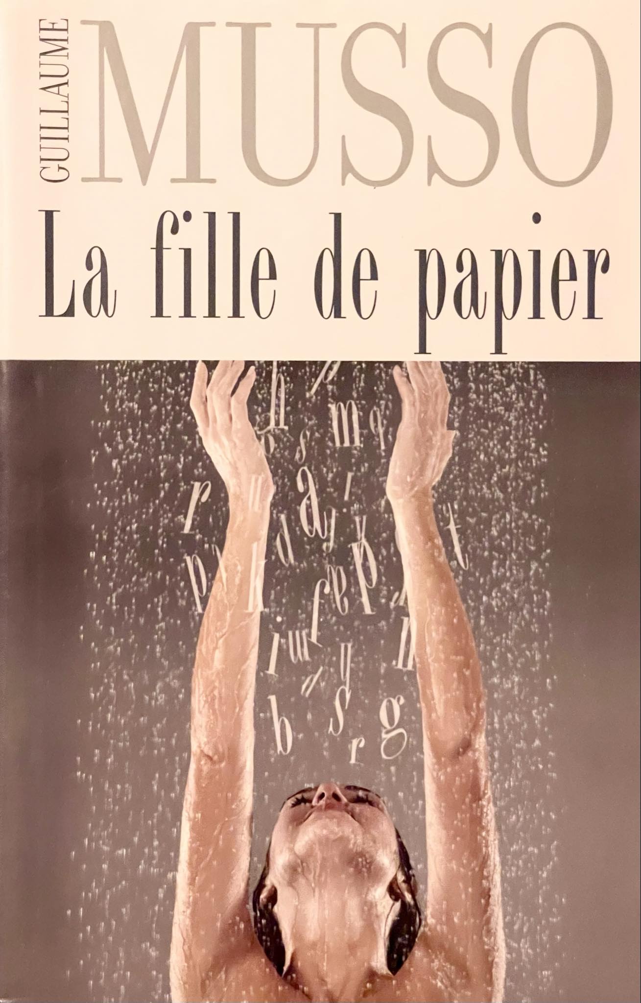 Musso, Guillaume: La fille de papier (couverture rigide)